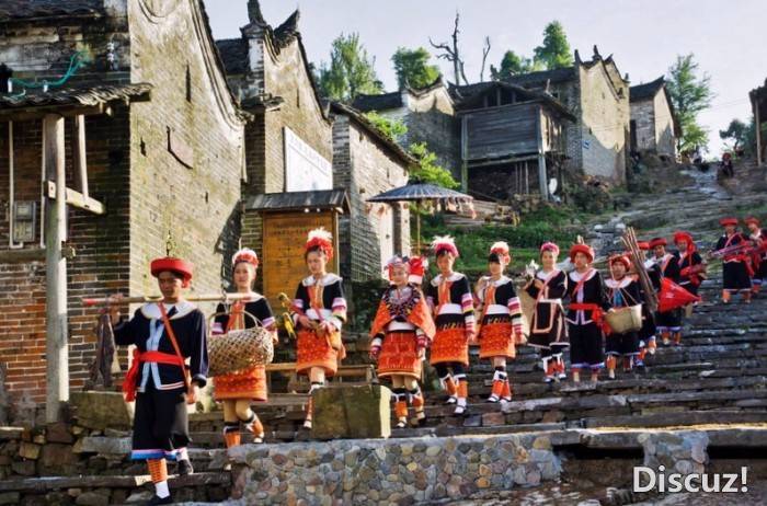 （每周末及假期）小桂林-英西峰林徒步、探索神秘千年瑶寨、观瑶族特色表演二日游