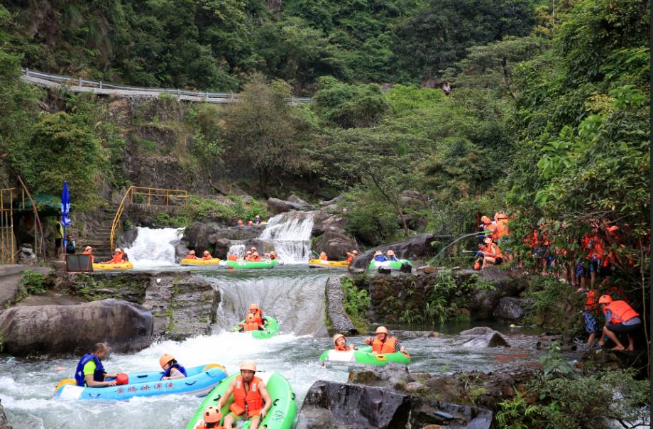 【清远旅游】 Q7清远玄真漂流、天子山瀑布+七彩云足浴、入住精品准四酒店2日游